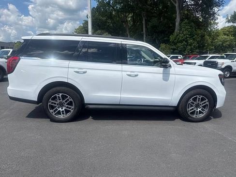 Used 2025 Ford Expedition Active AWD/4WD image 10