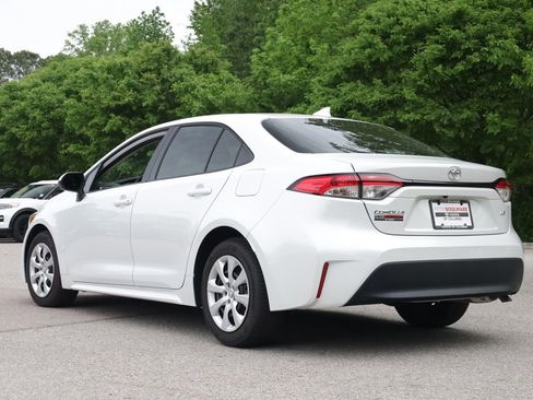 Used 2026 Toyota Corolla LE FWD image 3