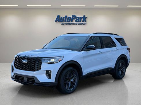 New 2026 Ford Explorer ST-Line w/ ST-Line Street Pack AWD/4WD image 3