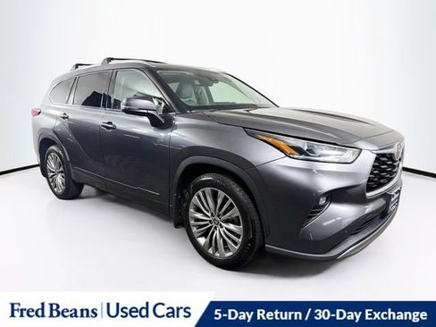Used 2021 Toyota Highlander Platinum AWD/4WD image 1