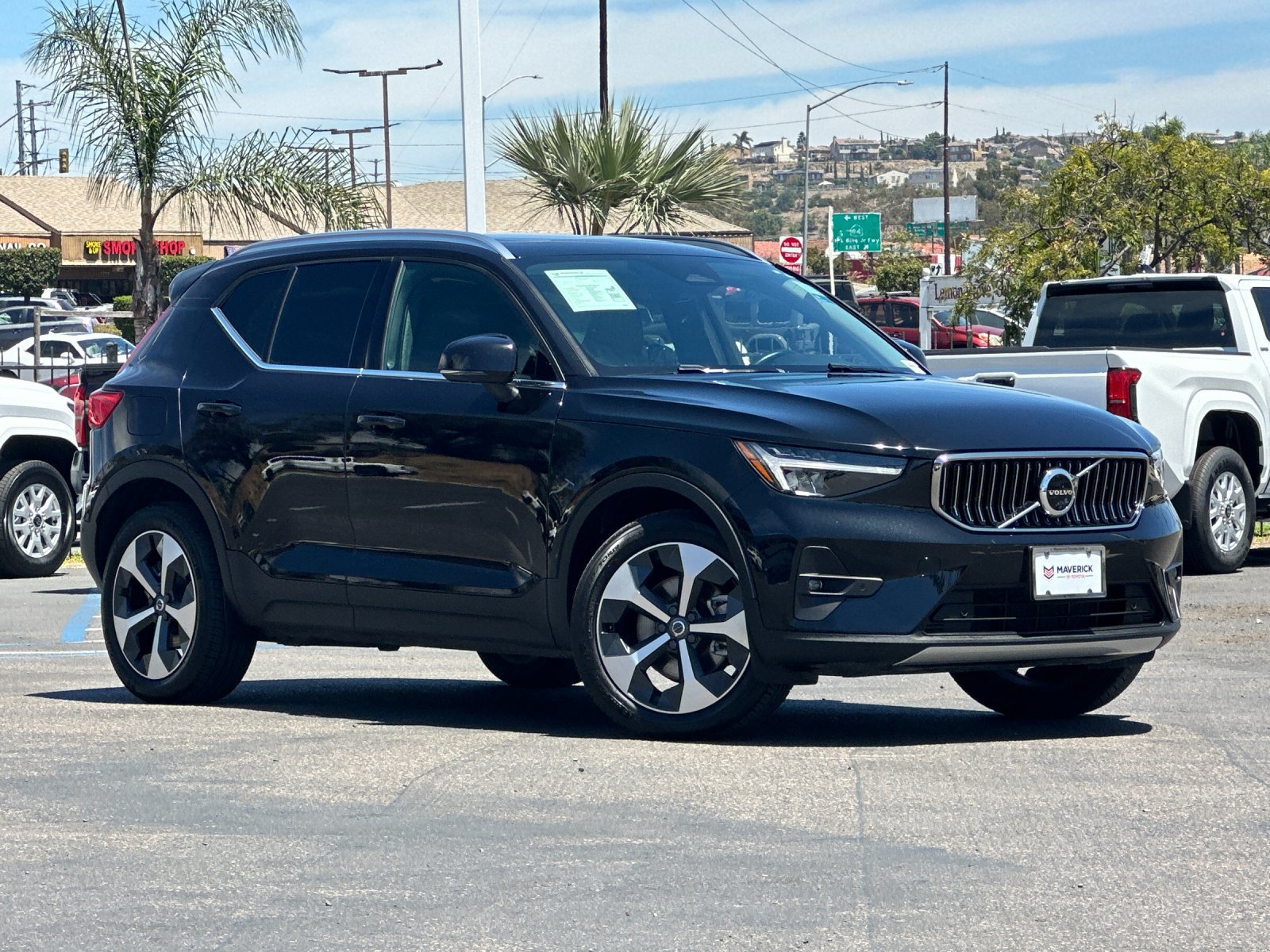 Used 2025 Volvo XC40 B5 Plus AWD/4WD image 8