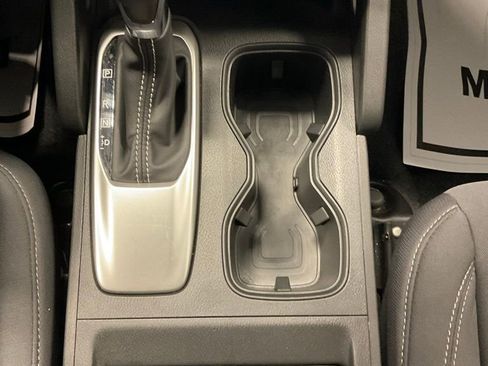 Used 2024 Nissan Frontier SV image 21