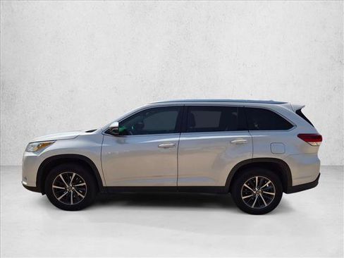 Used 2019 Toyota Highlander XLE FWD image 8
