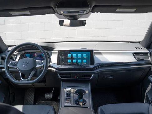 Used 2024 Volkswagen Atlas Cross Sport SE AWD/4WD image 21