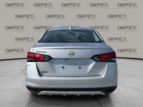 Used 2025 Nissan Versa SV image 4