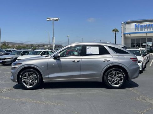 Used 2023 Genesis GV70 2.5T w/ Select Package AWD/4WD image 2