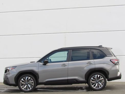 Used 2025 Subaru Forester Touring AWD/4WD image 4