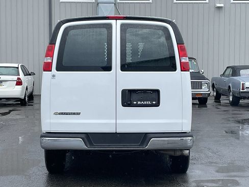 Used 2025 Chevrolet Express 2500 w/ Driver Convenience Package RWD image 7