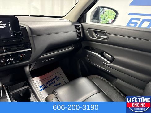 Used 2024 Nissan Pathfinder SL AWD/4WD image 22