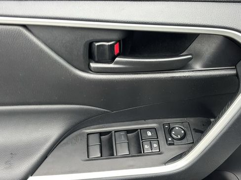 Used 2025 Toyota RAV4 LE AWD/4WD image 10