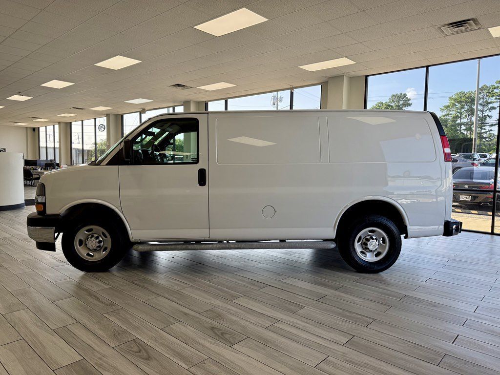 Used 2018 Chevrolet Express 2500 w/ Driver Convenience Package RWD image 4