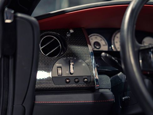 Used 2019 Rolls-Royce Dawn image 21