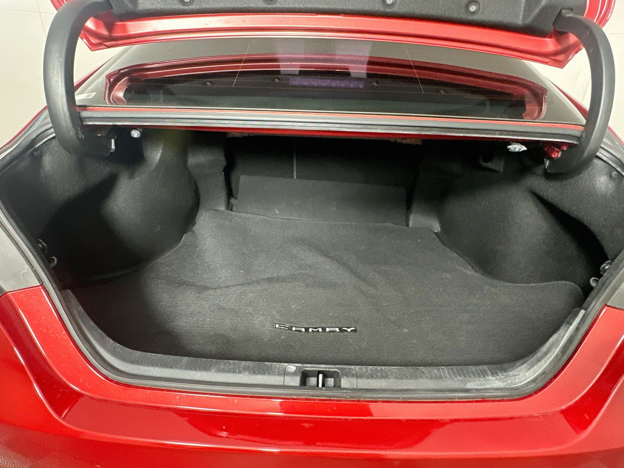 Used 2019 Toyota Camry SE w/ Carpet Mat Package FWD image 26