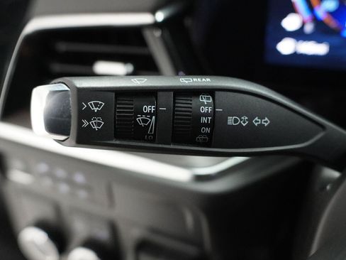 Used 2025 Chevrolet Suburban LS RWD image 9