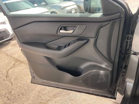 Used 2025 Nissan Rogue SV image 18