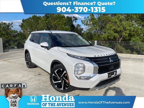 Used 2022 Mitsubishi Outlander SE image 1