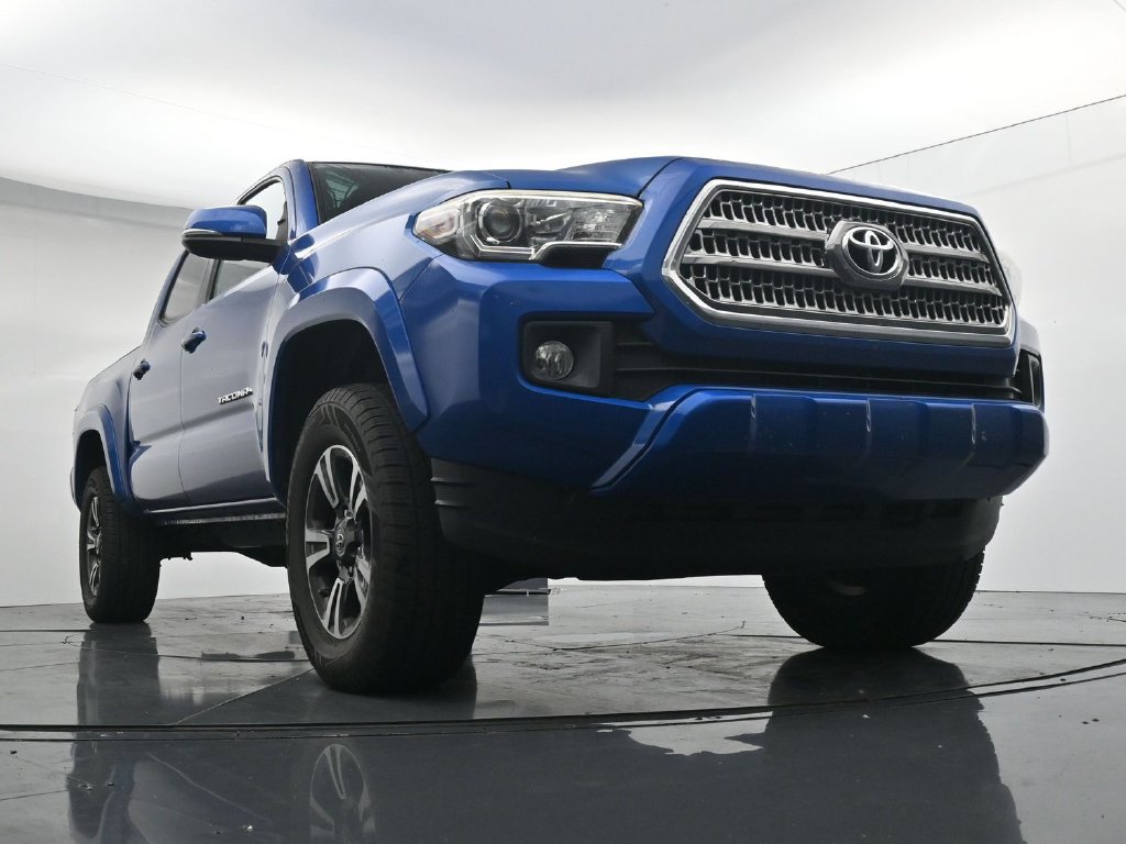 Used 2016 Toyota Tacoma TRD Sport w/ Towing Package AWD/4WD image 18