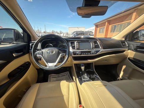 Used 2019 Toyota Highlander XLE image 19