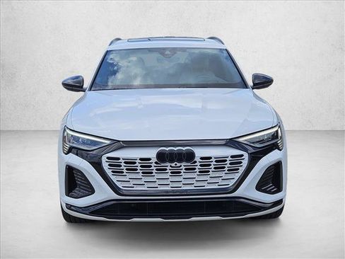 Used 2024 Audi Q8 e-tron Prestige w/ Prestige Package AWD/4WD image 2