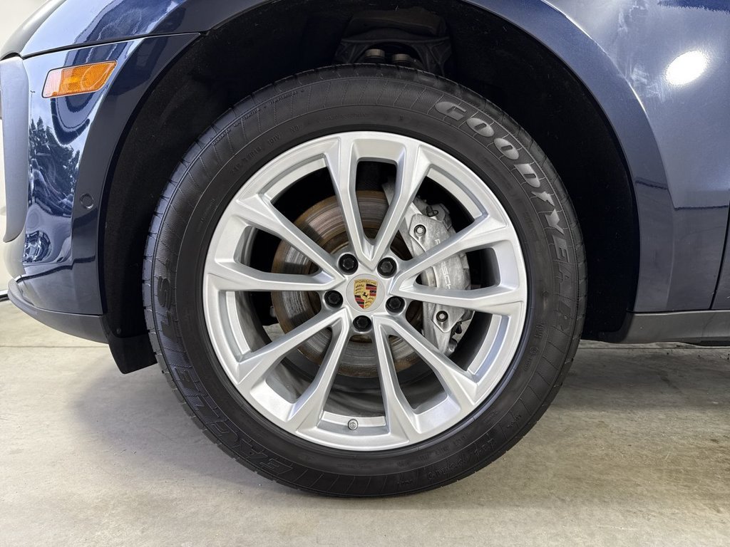 Certified 2023 Porsche Macan w/ Premium Package Plus AWD/4WD image 13