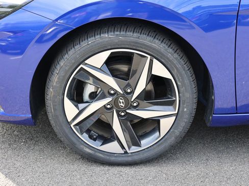 Certified 2023 Hyundai Elantra Limited w/ Cargo Package FWD image 10