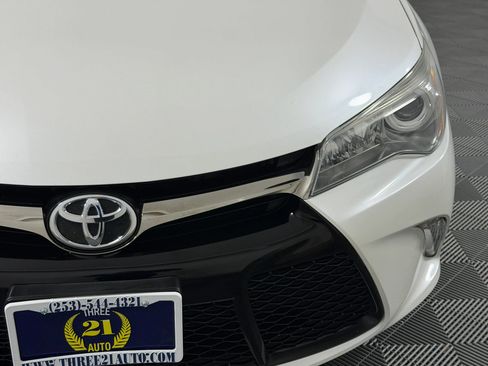 Used 2017 Toyota Camry XSE w/ Moonroof Package FWD image 5
