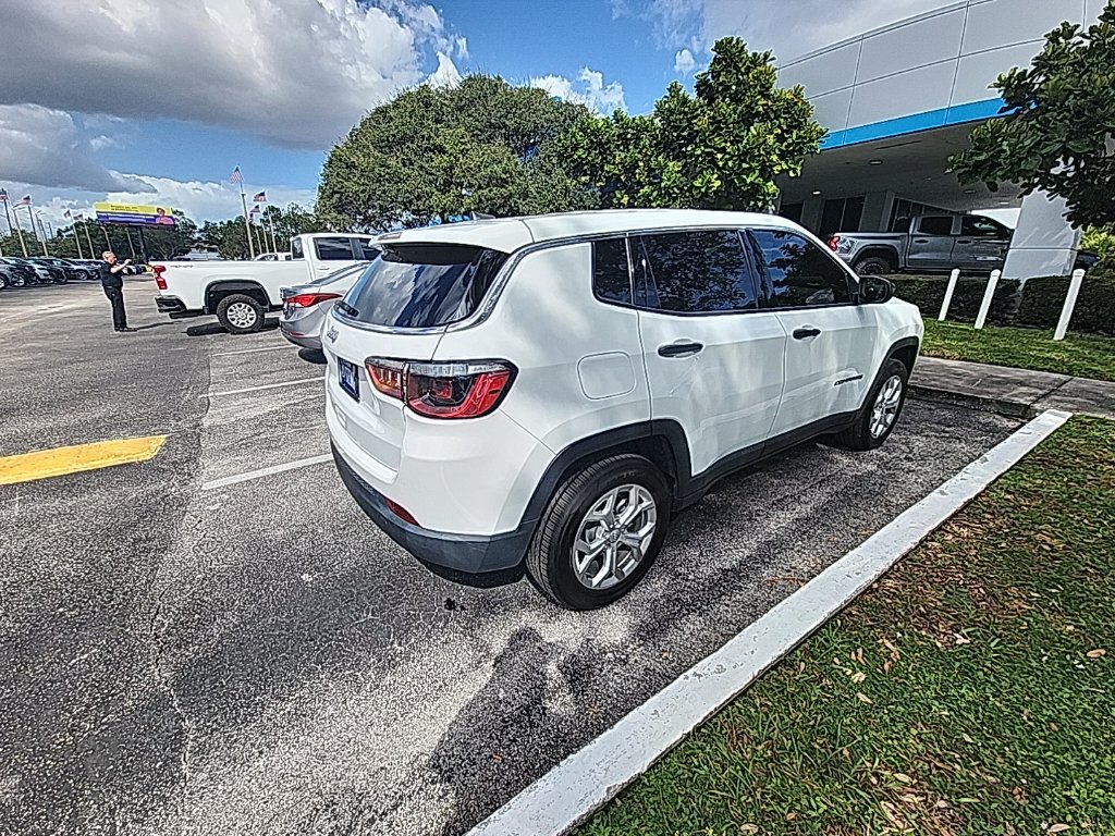 Used 2024 Jeep Compass Sport AWD/4WD image 3