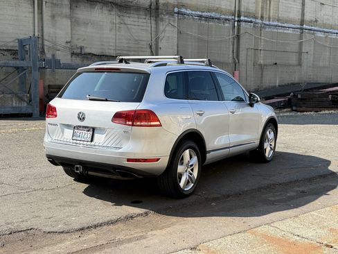 Used 2012 Volkswagen Touareg Sport image 65
