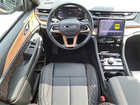 New 2025 Jeep Grand Cherokee Summit image 14