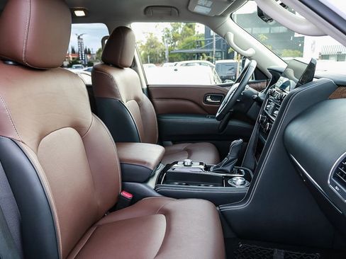 Used 2024 INFINITI QX80 Premium Select w/ All-Season Package image 17