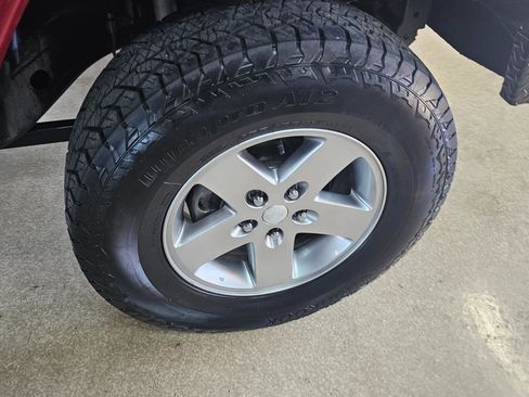 Used 2012 Jeep Wrangler Unlimited Rubicon w/ Connectivity Group image 46