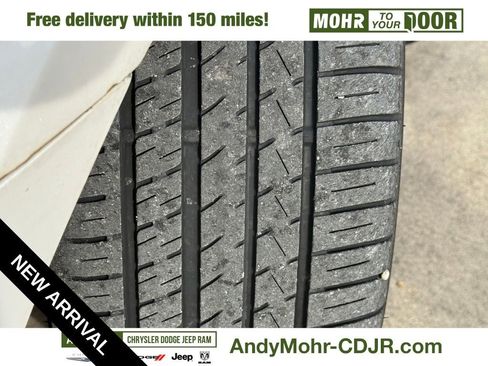 Used 2013 Ford Taurus SHO image 3