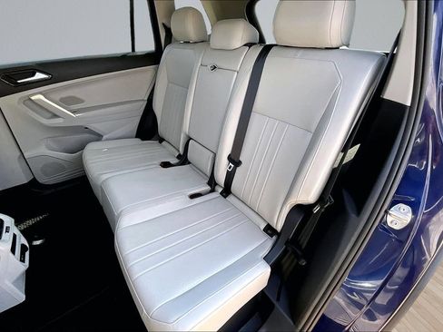 Used 2024 Volkswagen Tiguan SE w/ Panoramic Sunroof Package AWD/4WD image 25