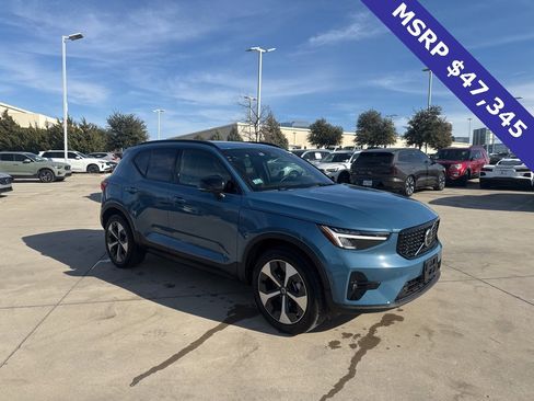 Certified 2025 Volvo XC40 B5 Plus image 3