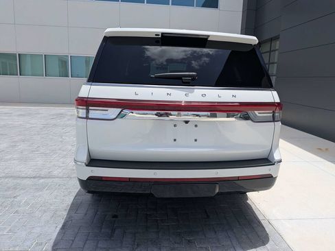 Certified 2024 Lincoln Navigator Reserve AWD/4WD image 6
