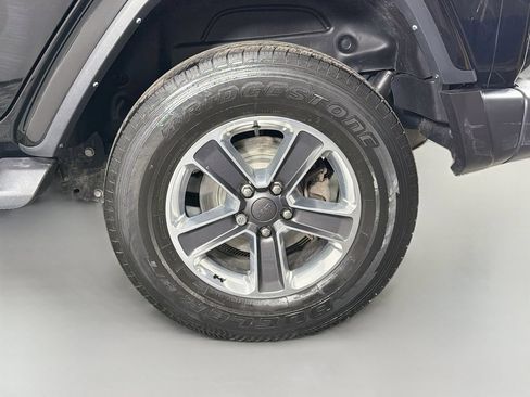 Used 2023 Jeep Wrangler Unlimited Sahara AWD/4WD image 30