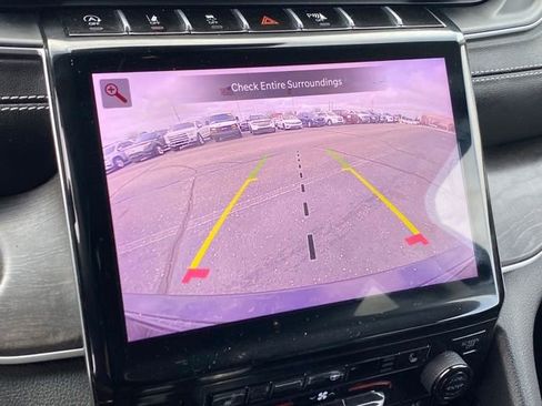 Used 2023 Jeep Grand Cherokee Limited image 11