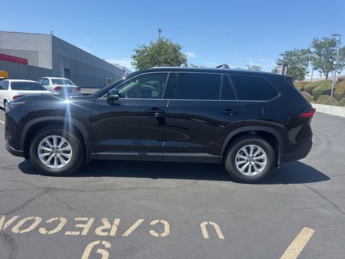 Used 2024 Toyota Grand Highlander AWD image 4