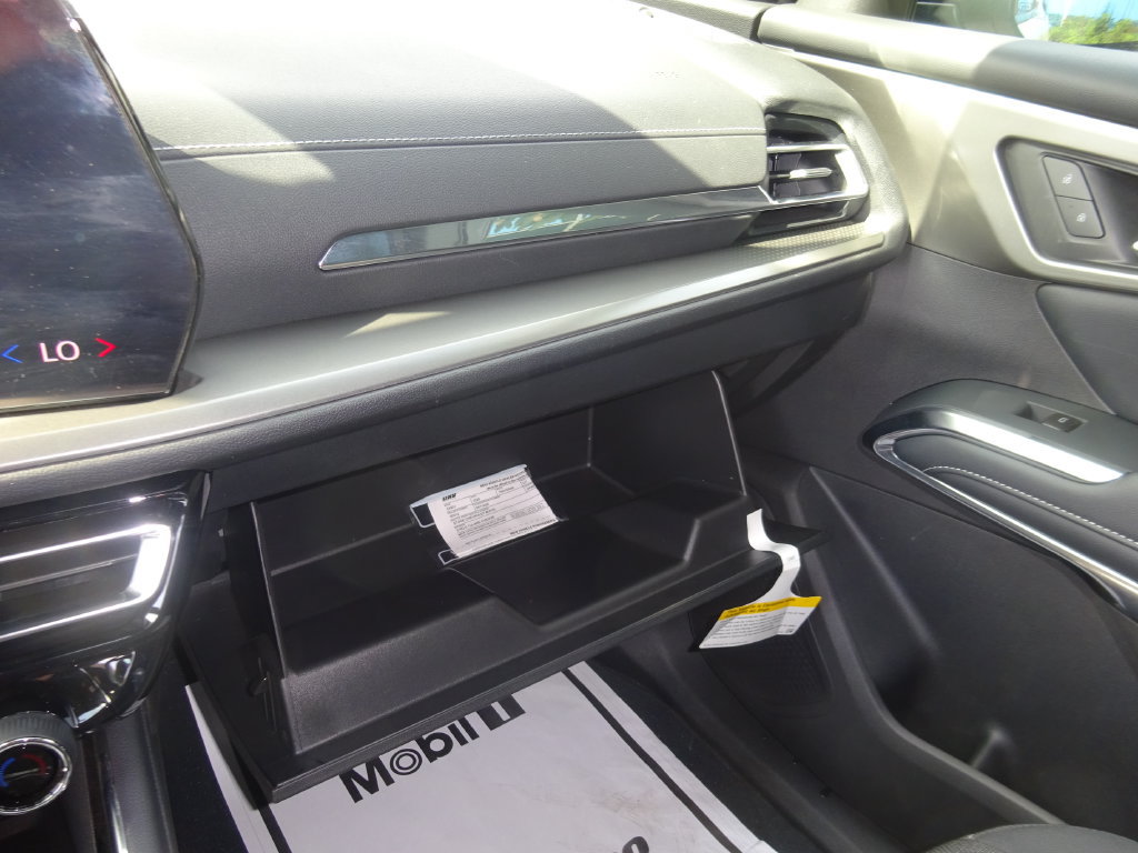 Used 2026 Chevrolet Traverse LT w/ Midnight/Sport Edition FWD image 28