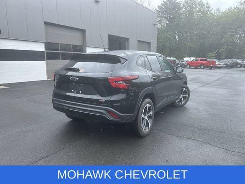 Used 2024 Chevrolet Trax RS w/ Driver Confidence Package FWD image 4