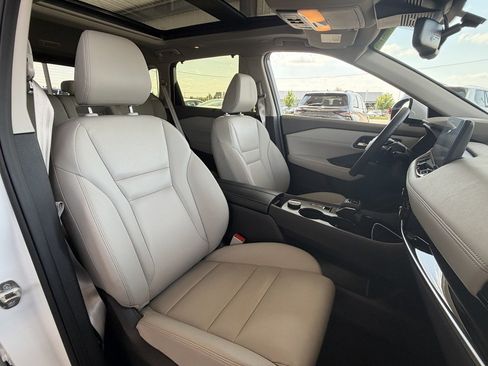 Used 2025 Nissan Rogue SL w/ SL Premium Package AWD/4WD image 32