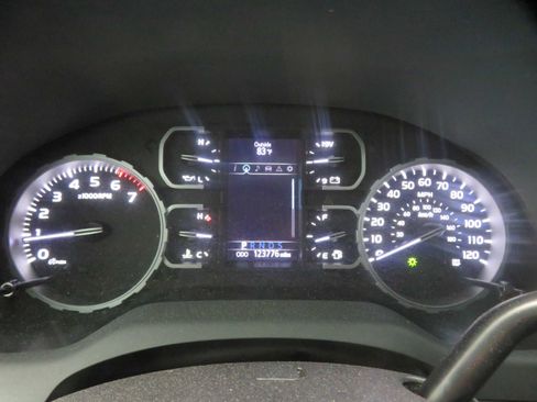 Used 2019 Toyota Tundra SR5 AWD/4WD image 31