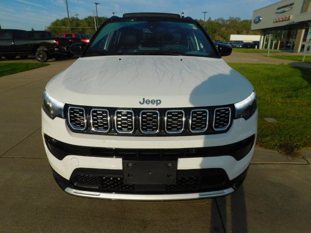 Used 2024 Jeep Compass Limited w/ Elite Group AWD/4WD image 2