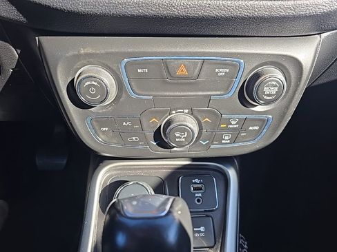 Used 2020 Jeep Compass Latitude image 12