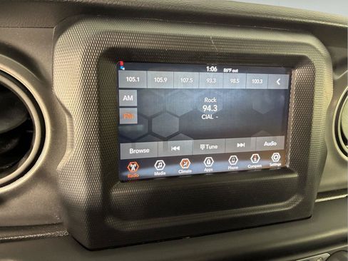 Used 2023 Jeep Wrangler Unlimited Sport AWD/4WD image 27