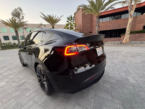 Used 2024 Tesla Model Y Performance AWD/4WD image 9
