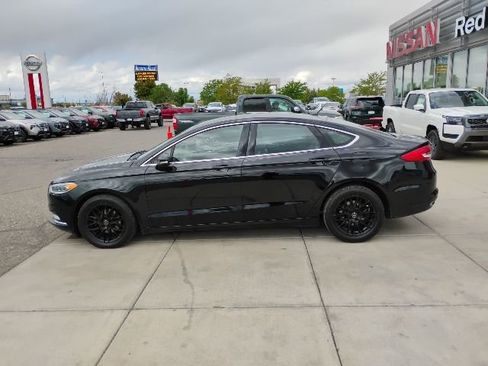 Used 2017 Ford Fusion SE w/ Fusion SE Technology Package AWD/4WD image 9