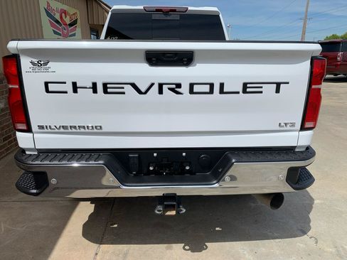 Used 2025 Chevrolet Silverado 2500 LTZ w/ LTZ Convenience Package AWD/4WD image 14