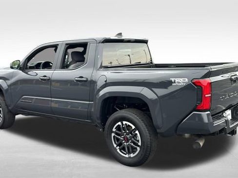 Used 2025 Toyota Tacoma TRD Sport AWD/4WD image 5
