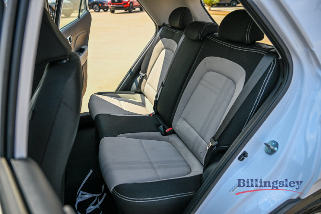Certified 2025 Hyundai Venue SEL FWD image 11